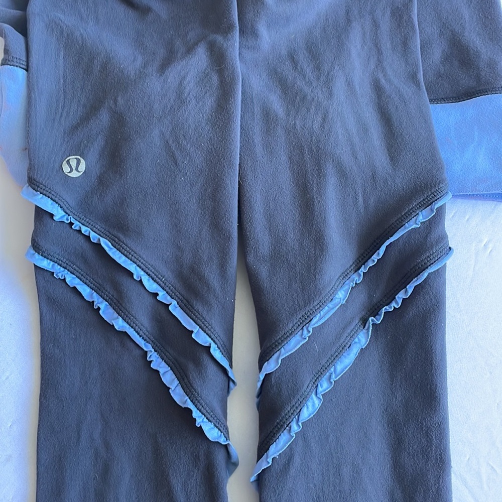 Blue Lululemon Leggings Size 8 . - Picture 13 of 16